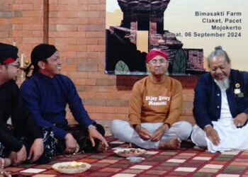 disway blangkon merah