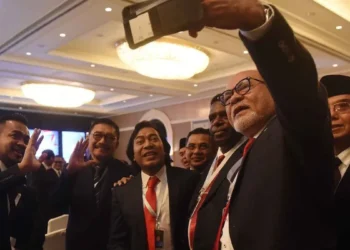 Dari Komedian Melenggang ke Senayan, Komeng jadi Pusat Perhatian