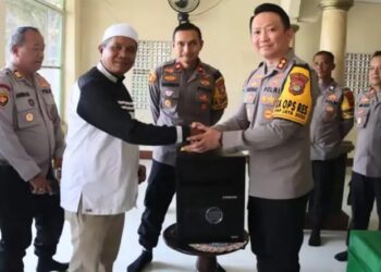 Sempat Kemalingan, Polres Tangsel Beri Bantuan Kotak Amal ke Musholla Ar-Rohman