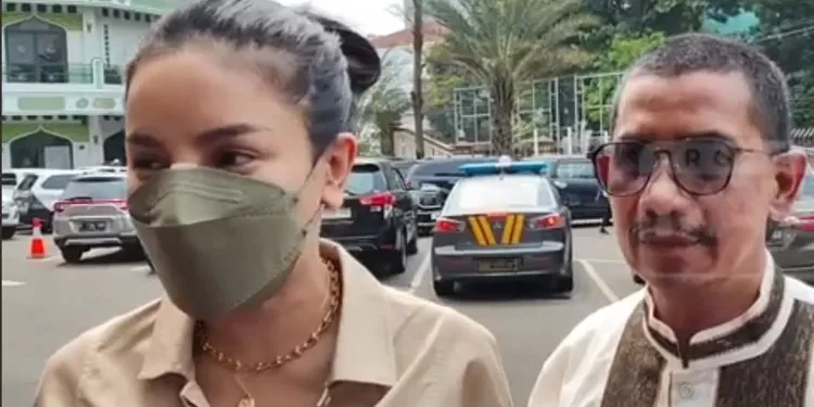 Selalu Pakai Masker, Diduga Hidung Nikita Mirzani Luka Dipukul Lolly