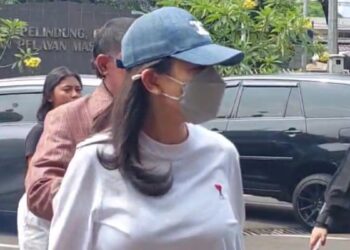 Diperiksa Polisi, Nikita Mirzani Bawa Bukti Foto dan Tiga Saksi