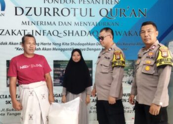 Polsek Ciputat Timur Beri Santunan di Pondok Pesantren Zurotul Qur’an