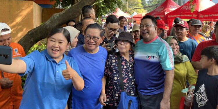 Warga Jakarta Heboh Ketemu ‘Si Doel’ di CFD Sudirman