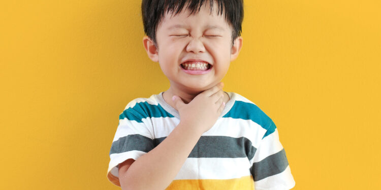 Jangan Panik, Begini Cara Memberi Pertolongan Pertama Anak Tersedak yang Wajib Diketahui