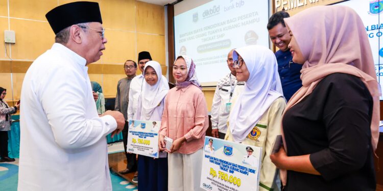 Tak Hanya SD, Pemkot Tangsel Beri Bantuan Pendidikan pada 564 Siswa SMP