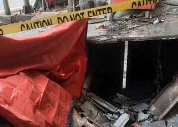 Enam Orang Petugas Puskemas Nyemplung ke Got Akibat Warung Makan Roboh