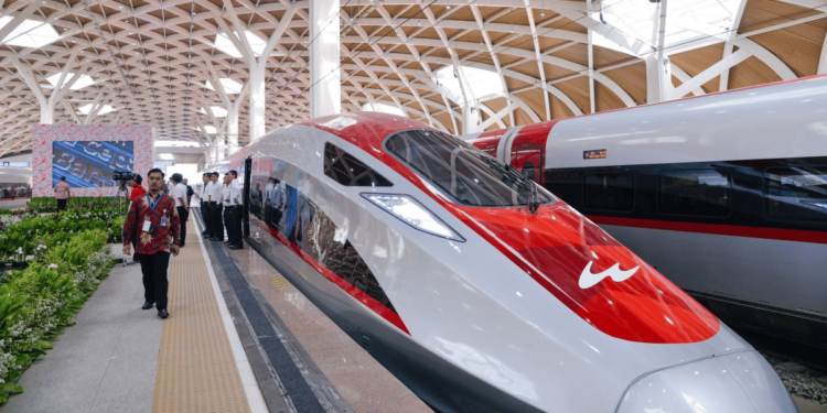Kereta Cepat Whoosh Batalkan 14 Jadwal Keberangkatan Imbas Gempa Bandung