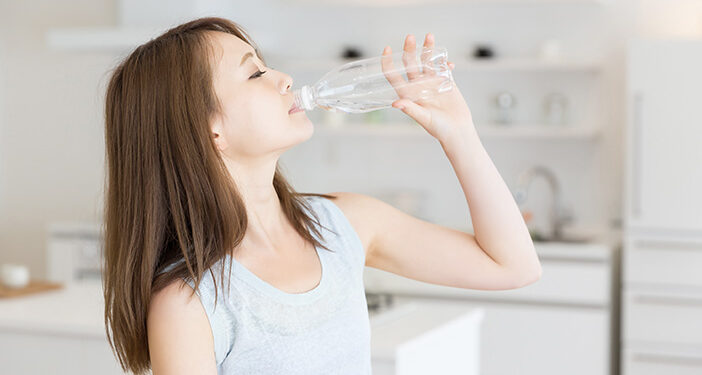 Oh No! Kelebihan Minum Air Putih Ternyata Bisa Memberi Efek Buruk Ini