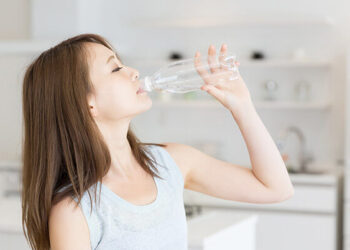 Oh No! Kelebihan Minum Air Putih Ternyata Bisa Memberi Efek Buruk Ini