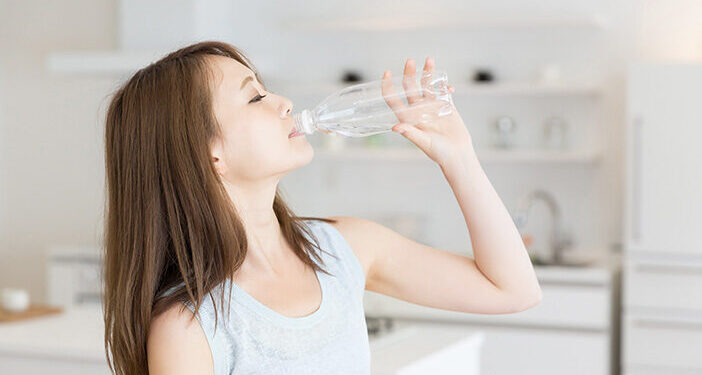 Oh No! Kelebihan Minum Air Putih Ternyata Bisa Memberi Efek Buruk Ini