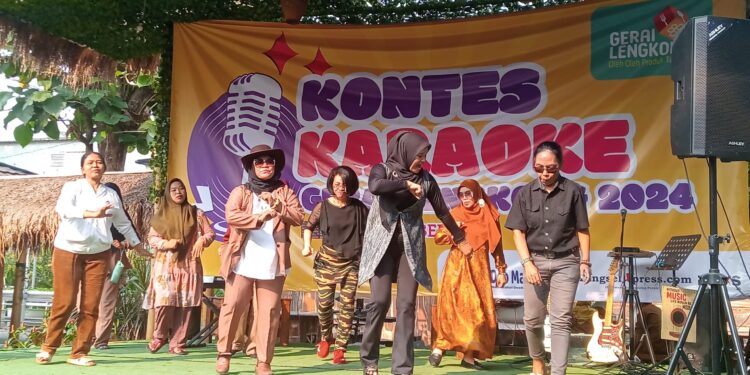 Penampilan dan Keberanian Peserta Disabilitas di Kontes Karaoke Gerai Lengkong Diapresiasi Lista Hurustiati
