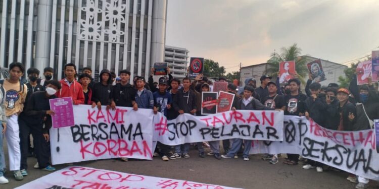 Aliansi Tangsel Bersatu Gelar Aksi Tuntut Dindikbud Tangani Kasus Kekerasan Seksual