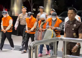 Tiba di Gedung KPK, 4 Orang Terjaring OTT di Kalsel Langsung Pakai Rompi Oranye