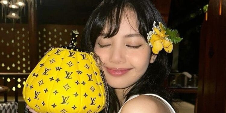 Viral, Tas Louis Vuitton Bentuk Labu Harga Milyaran Ala Lisa BLACKPINK Ludes Terjual