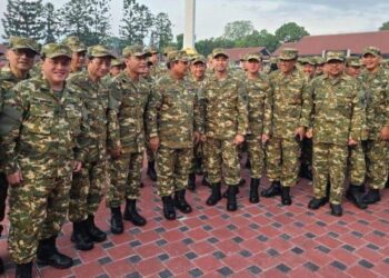 Siap Digembleng Para Menteri Kenakan Seragam Loreng Komcad, Gagah Banget!