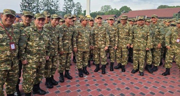 Siap Digembleng Para Menteri Kenakan Seragam Loreng Komcad, Gagah Banget!
