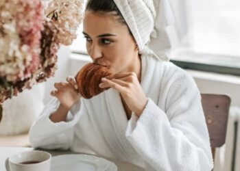 Kebiasaan Mandi Setelah Makan, Adakah Pengaruhnya bagi Kesehatan?