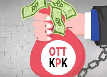 KPK Bawa 10 Koper Usai Periksa Terduga Pelaku dalam OTT di Kalsel