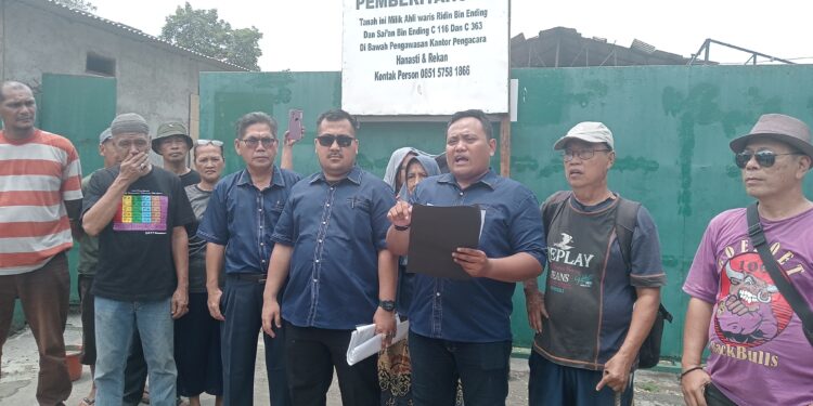 Diduga ada Intimidasi, Ahli Waris Pasang Plang Atas Tanah di Cirendeu