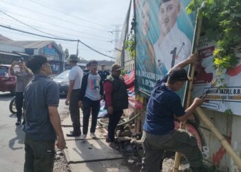 Masuk Masa Tenang, PPK Ciputat bersama Aparat Gabungan Tertibkan APK