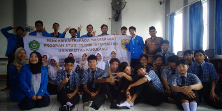 Edukasi Penguasaan Fitur Microsoft Word untuk Meningkatkan Keterampilan Penulisan