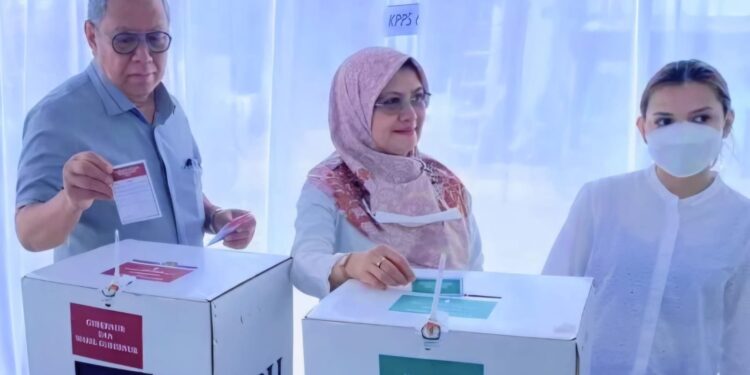 Nyoblos di TPS Lengkong Karya, Ini Harapan Benyamin Davnie