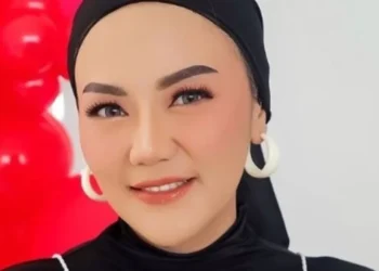 Selebgram Arie Rieyanthie Diselingkuhi Suami Saat Umrah, Begini Kronologinya