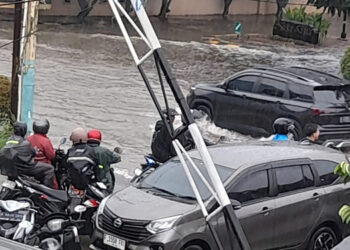 Hujan Deras Disertai Angin Kencang Sebabkan Banjir di Sejumlah Wilayah di Tangsel