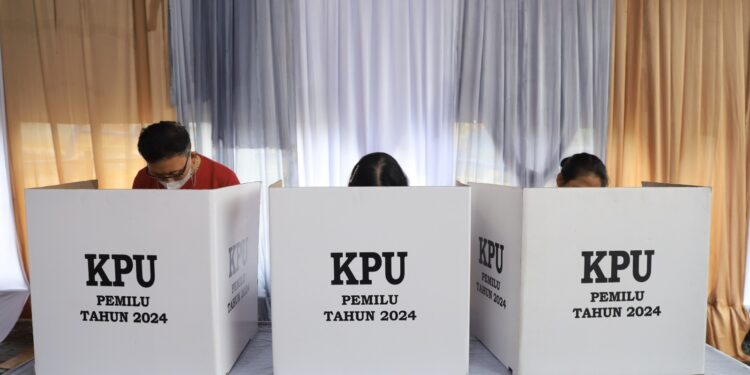 Pemilih Dilarang Bawa HP saat Pencoblosan Pilkada Serentak 2024, Simak Aturannya