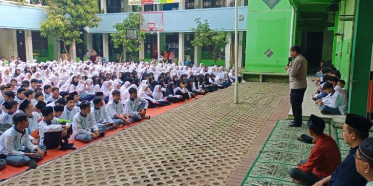 Polsek Ciputat Timur Gelar Program CETAR di SMK Islamiyah