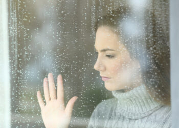 Alih-Alih Menenangkan, Musim Hujan Malah Picu Depresi? Ini Kata Ahli