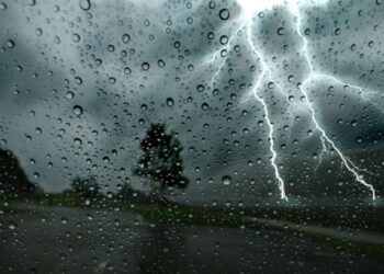 hujan petir di tangsel