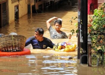 Banjir di Kebon Pala Jaktim Capai 2,5 Meter, Warga Tunggu Bantuan Pemerintah