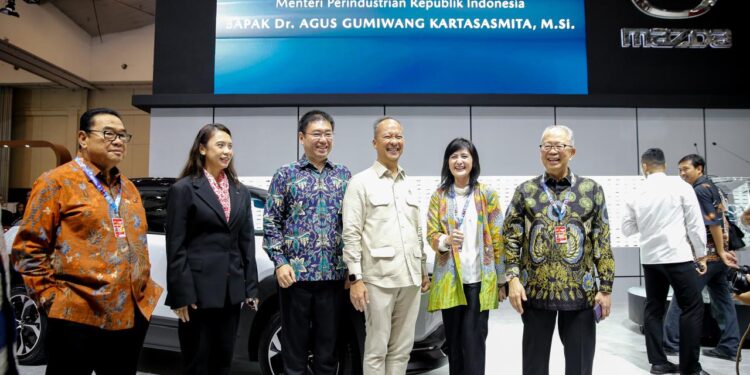 Tampilkan Inovasi dan Harmoni Berkendara di GJAW 2024, Debut Mazda MX-30 Jadi Sorotan Utama