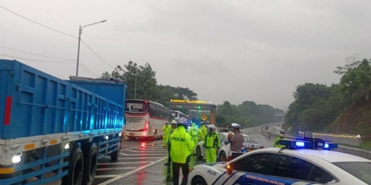 Tabrakan Beruntun di Tol Cipularang, Polisi Lakukan Olah TKP