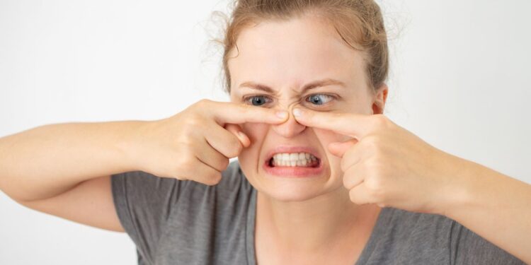 Berbahaya! Jangan Pencet Jerawat di Hidung Sembarangan