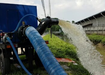 Kerusakan Pompa Pengendali Banjir di Jakbar karena Terlilit Celana Jins dan Ban