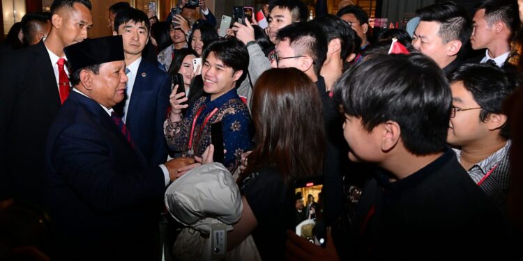 Mahasiswa Indonesia di Beijing Sambut Hangat Kedatangan Presiden Prabowo