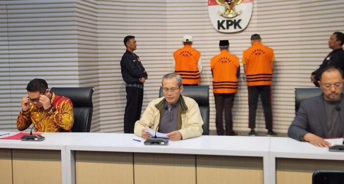 Barang Bukti Rp7 Miliar Disita, Rohidin Mersyah Resmi Pakai Rompi Oranye