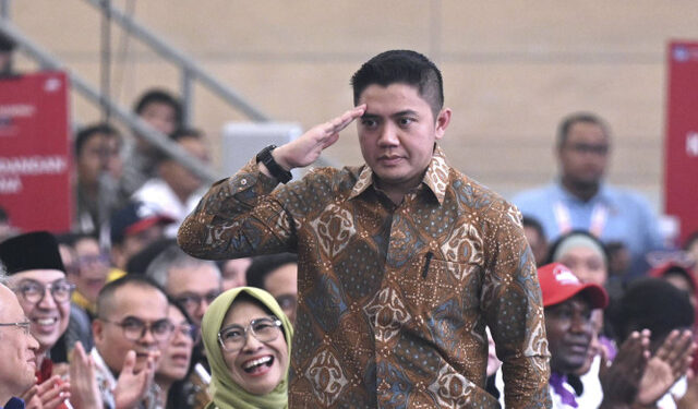 Momen Lucu Mayor Teddy Diteriaki Para Guru, Bikin Prabowo Terheran-heran