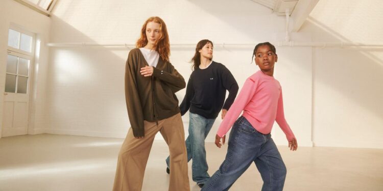 UNIQLO Gandeng Anya Hindmarch Hadirkan Koleksi Bertema “An Eye for Curiosity” Pertama di Indonesia, Siap Rilis 22 November