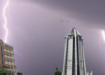 pamulang hujan petir