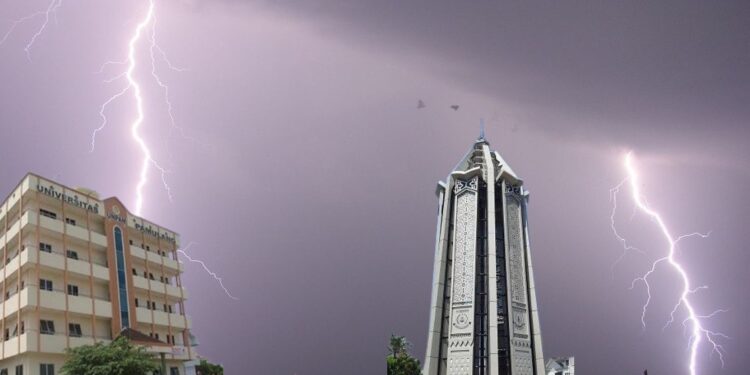 pamulang hujan petir