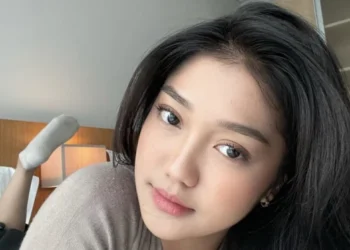 Dituding Menganiaya Selebgram, Pengacara Korban Sebut Chandrika Chika Jambak YB Sampai Jatuh