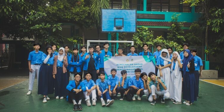 Pengenalan Dasar Web Development Menggunakan HTML dan CSS