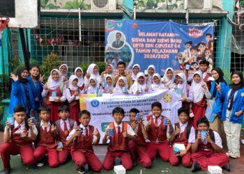 Membangun Generasi Mandiri Melalui Budaya Menabung Sejak Dini