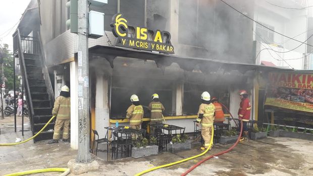 Tabung Gas Bocor, Sebuah Restoran di Ciputat Timur Kebakaran
