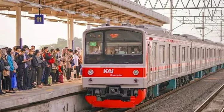 Imbas Banjir Rob, 15 Perjalanan KRL Jurusan Jakarta Kota-Tanjung Priok Dibatalkan