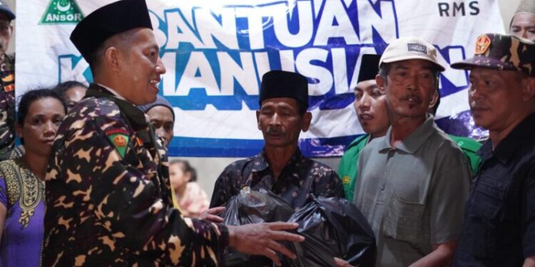 Bersama GP Ansor Salurkan Bantuan Korban Banjir Jabar dan Banten, Kepala BNPB: Pentingnya Solidaritas Antarlembaga Hadapi Bencana