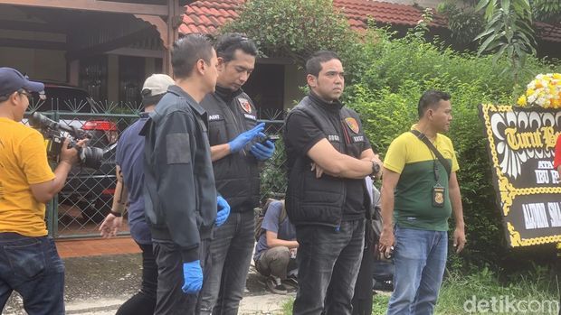 Gelar Olah TKP Lanjutan, Polisi Dalami Kasus Anak Bunuh Ayah dan Nenek Kandung
